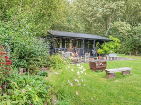 Peaceful Woodland Lodge